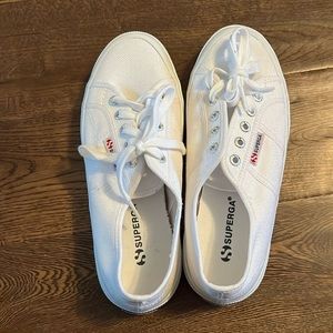 New! Never worn. Superga Women’s 2750 Cotu classic Sneakers